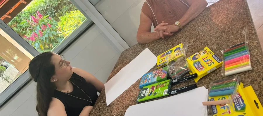 Roda de conversa intergeracional entre estudantes da UNISAGRADO e idosos do Lar Vicentino de Bariri promovida pela EducArte